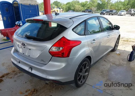 2014 Ford Focus Se z USA, uszkodzony, nr VIN 1FADP3K24EL443910